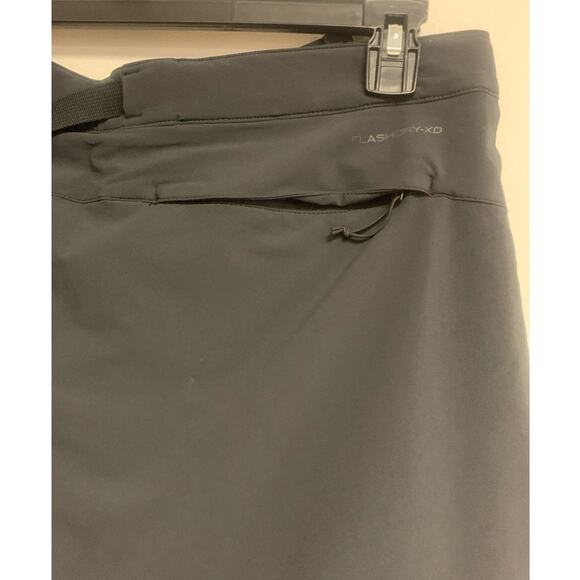 The North Face Women’s Bridgeway Zip-Off Pants, Black, Size 16 / Regular - Picture 6 of 8